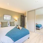 Stylish 1 Bedroom Apartments Free Parking Good Location