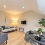 Stylish 1 Bedroom Apartments Free Parking Good Location