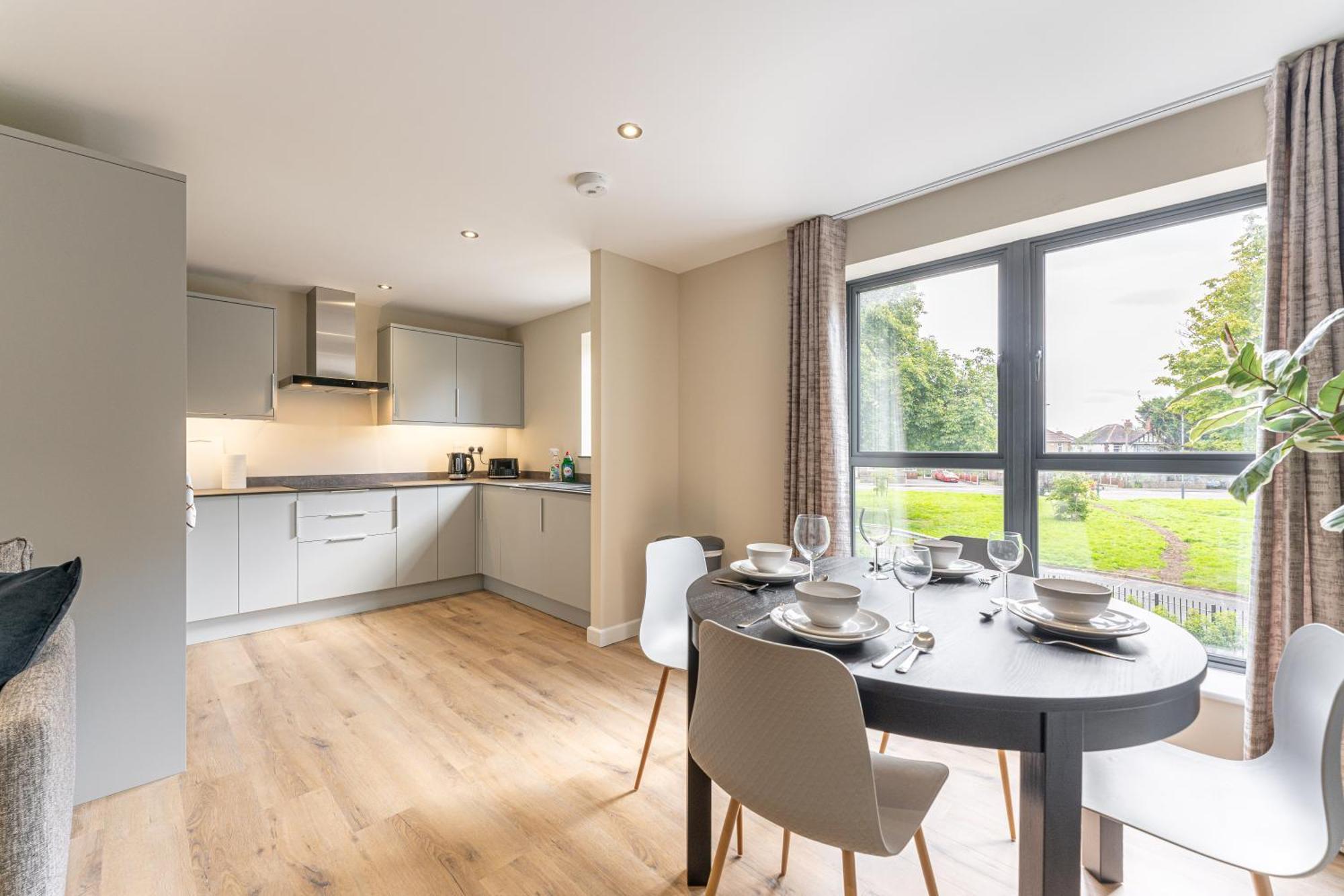 Stylish 1 Bedroom Free Parking Good Location Apartment