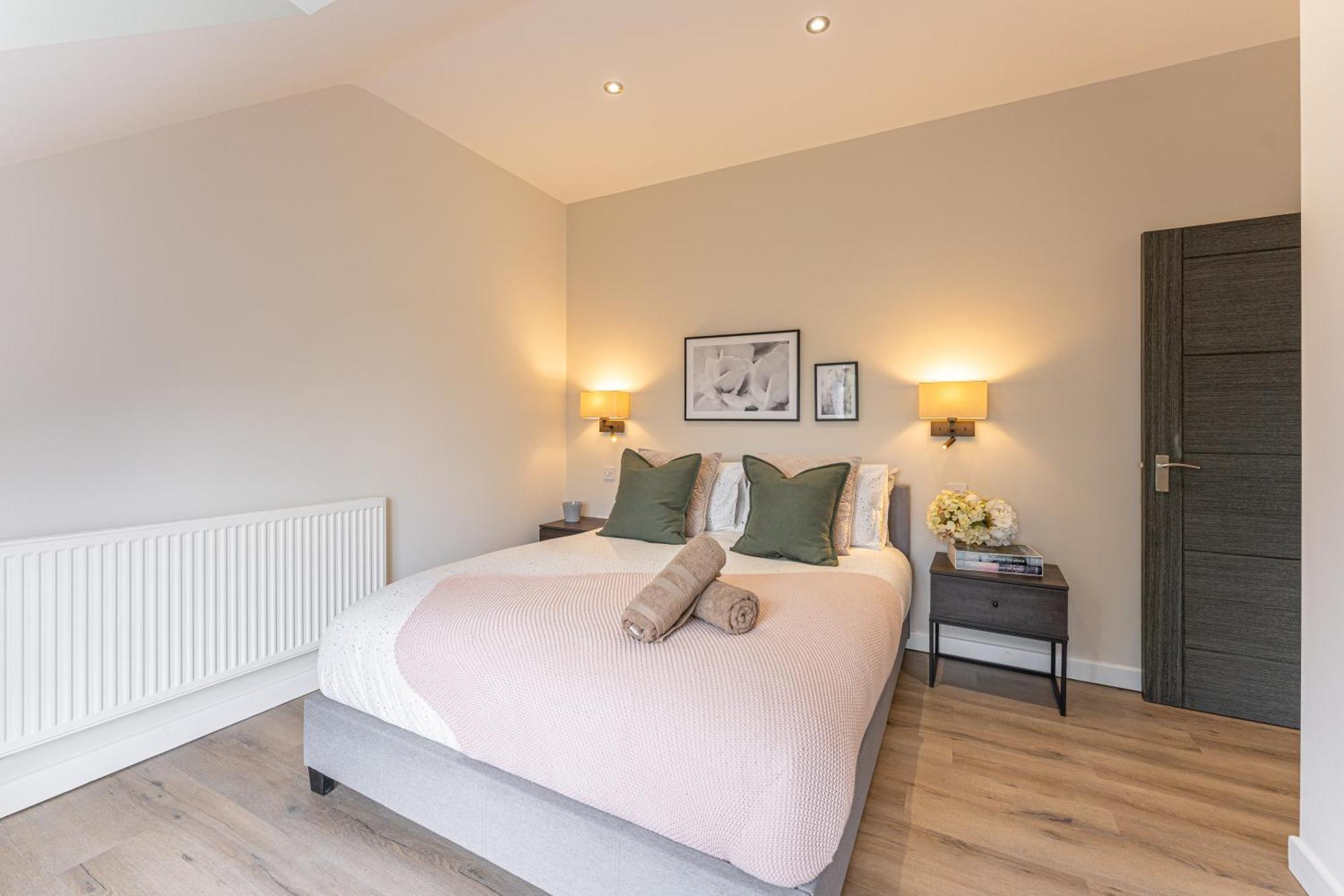 Stylish 1 Bedroom Free Parking Good Location *