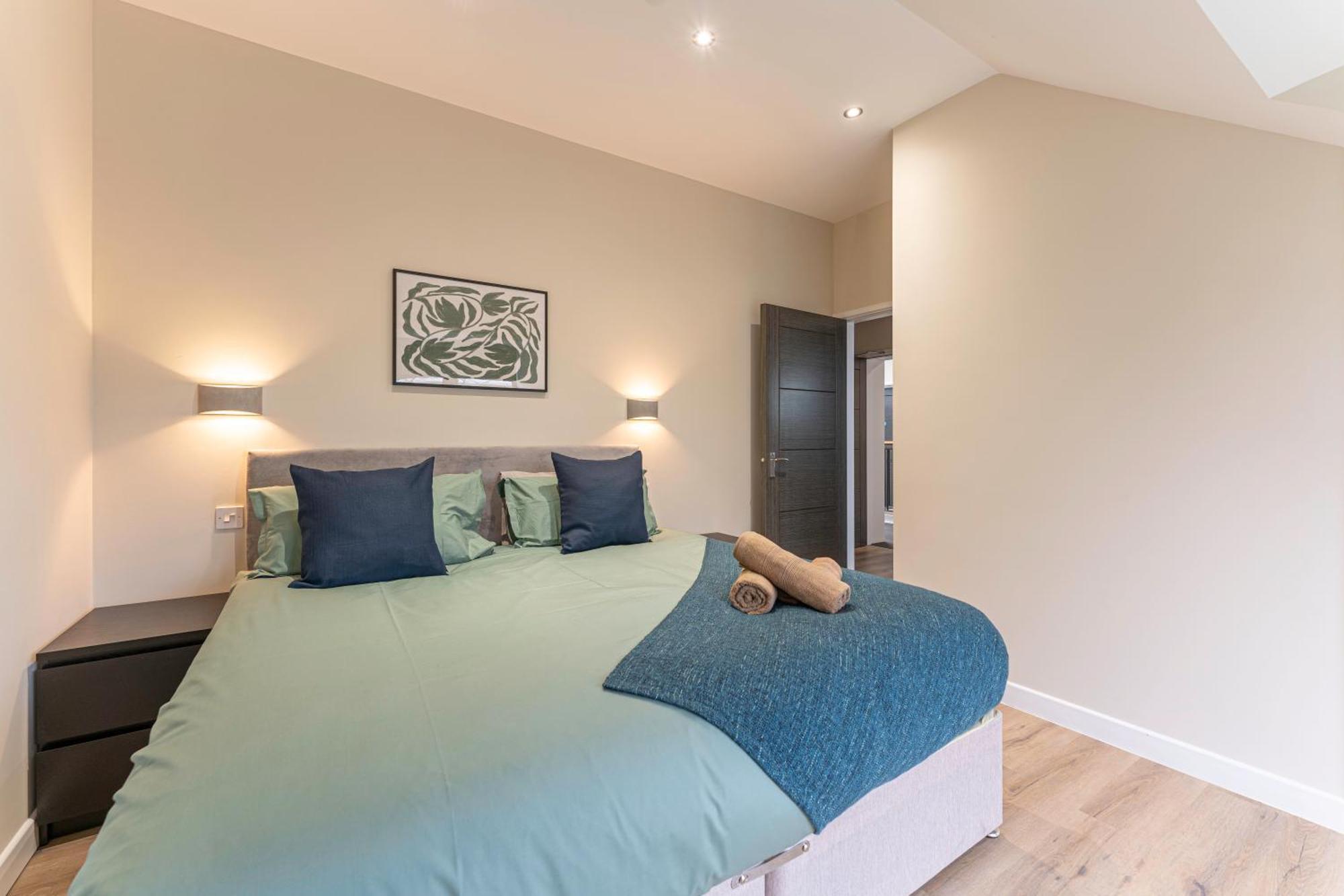 Stylish 1 Bedroom Free Parking Good Location Apartment